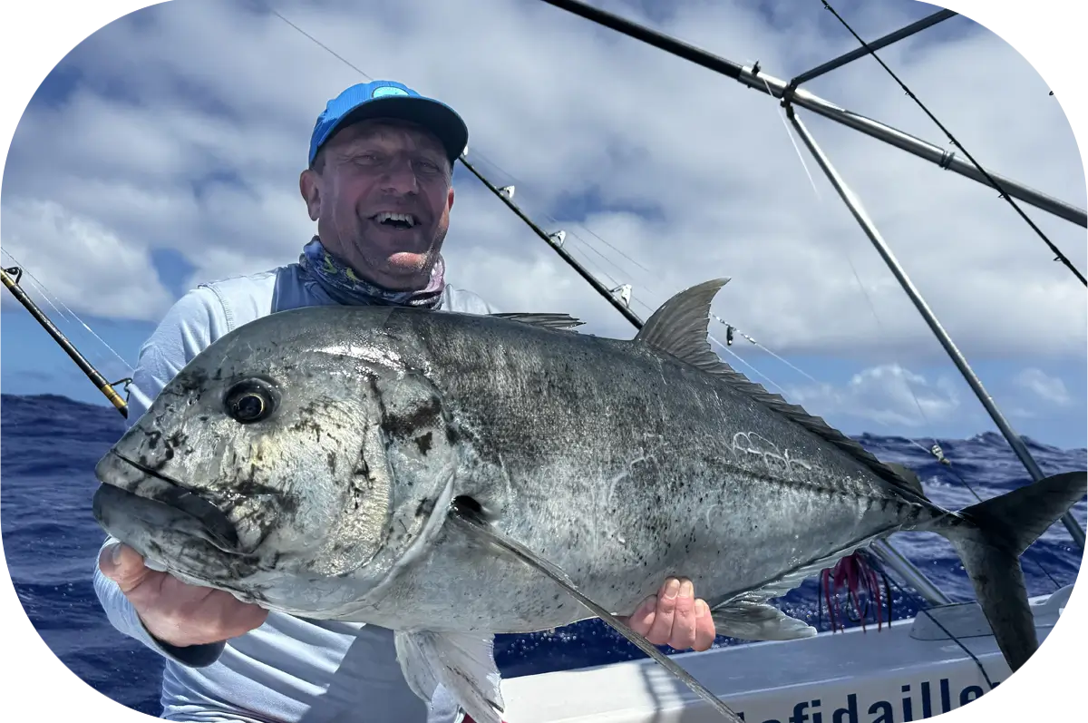 Mérou rouge capturé en jigging lors d’une pêche sportive à Rodrigues