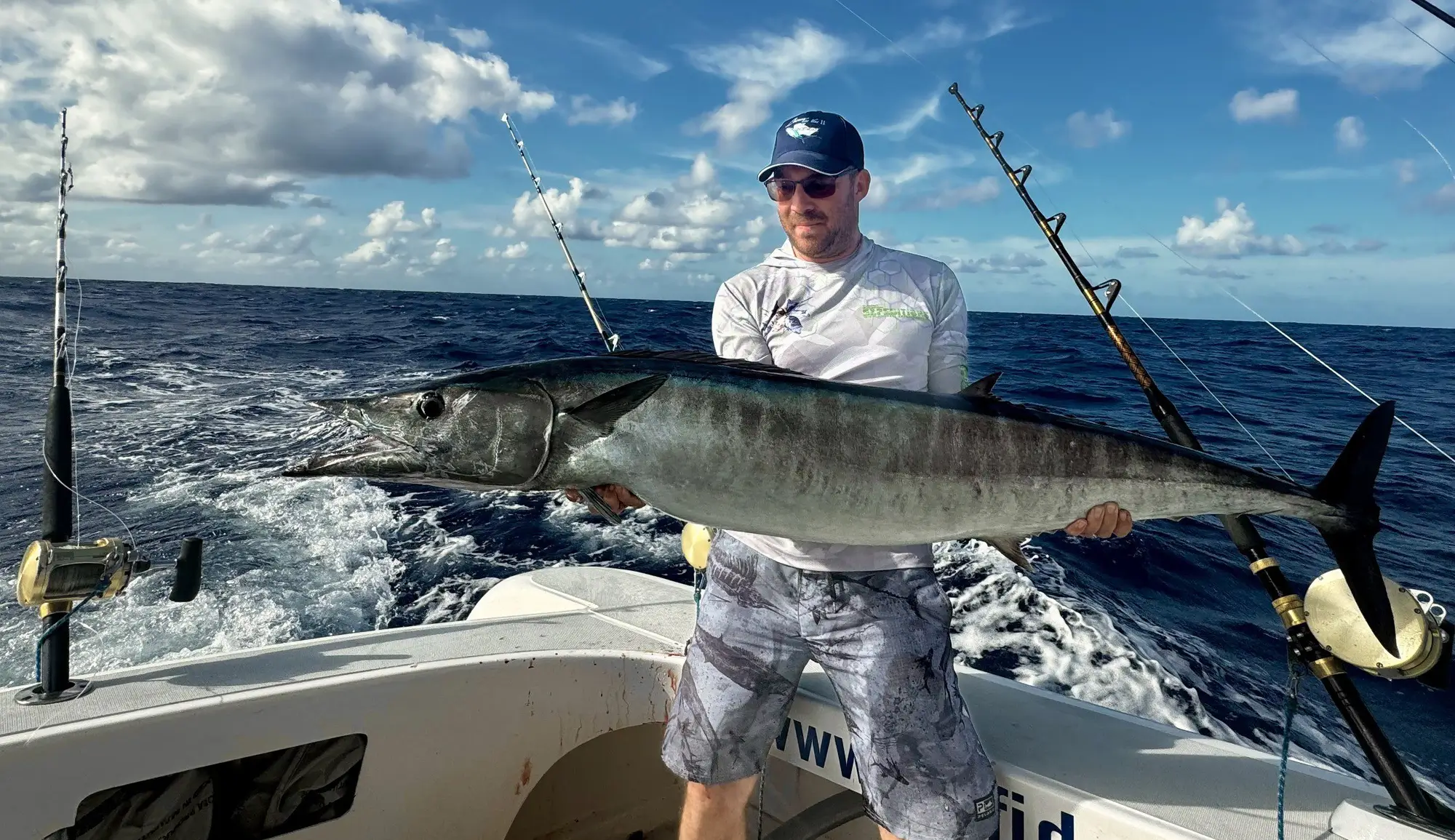 Moulinet de pêche offshore équipé d’un leurre de traîne pour la pêche sportive à Rodrigues