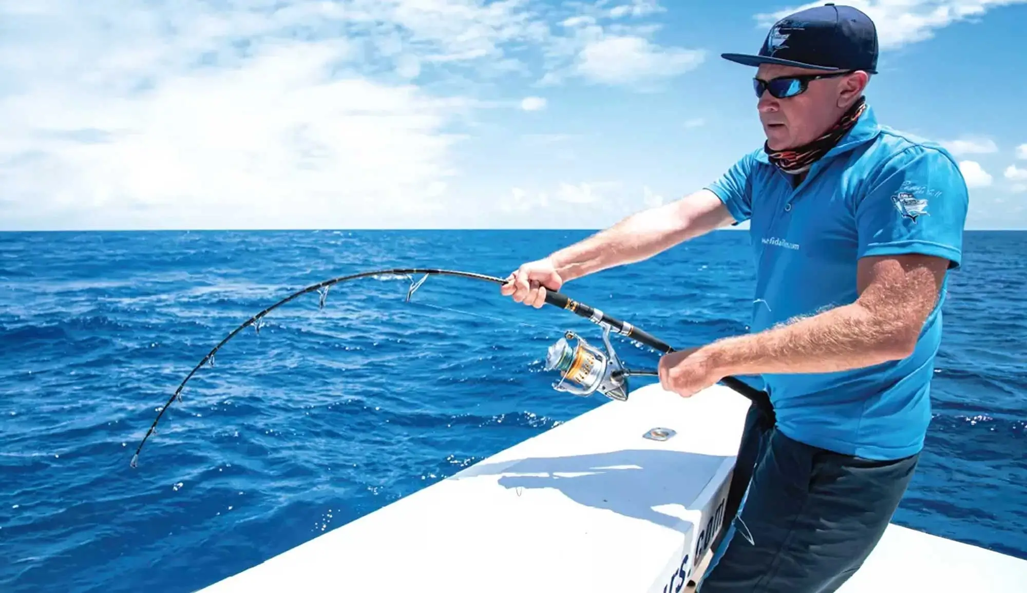 Serge, a loyal client, in action during an offshore fishing session in Rodrigues