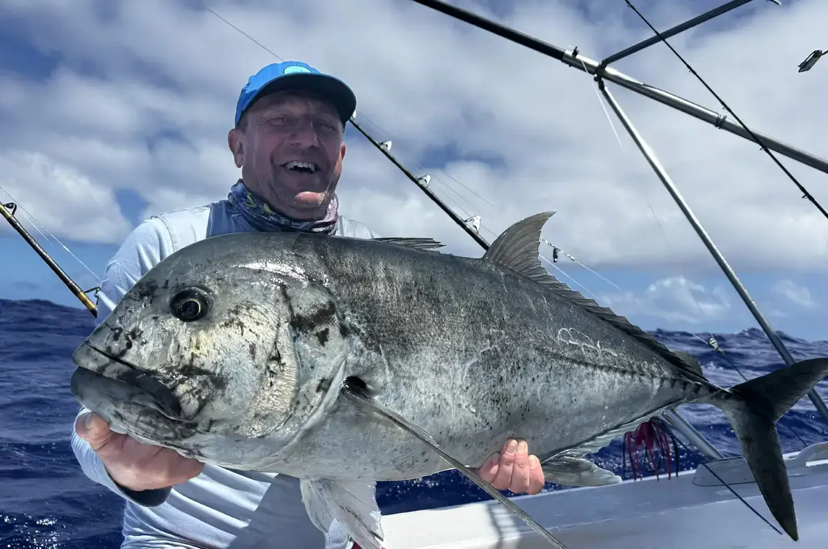 Mérou rouge capturé en jigging lors d’une pêche sportive à Rodrigues